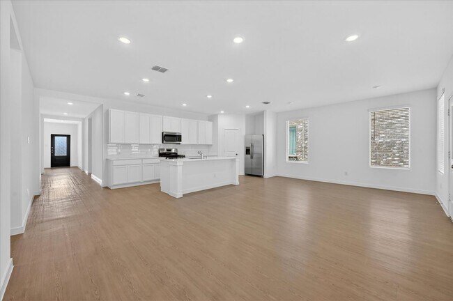 Building Photo - Comfort, Style & Space in One Perfect Home Ready for Move-In