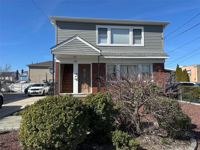 Primary Photo - 560 Rockaway Ave