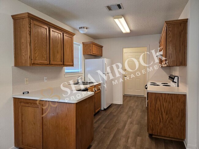 Building Photo - 2/2 Duplex in Midway ISD!