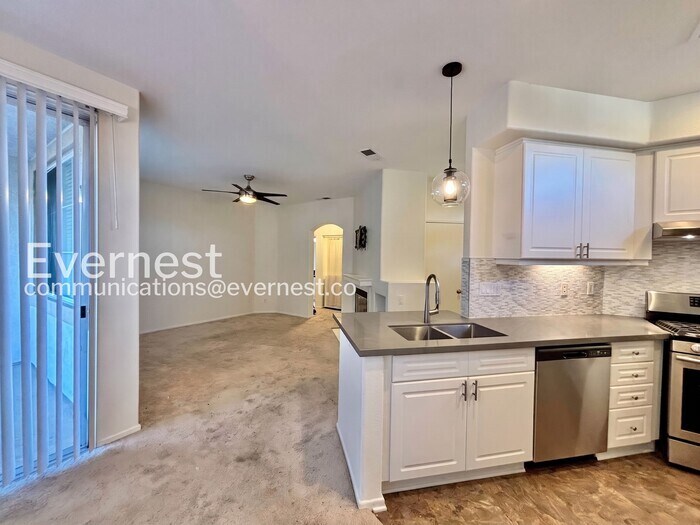 Building Photo - 10796 Sabre Hill Dr