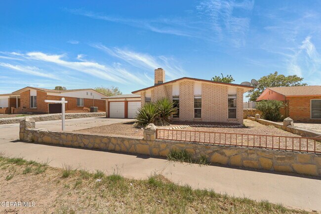 Building Photo - 2608 Dan Sikes Dr
