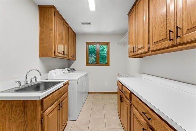 Building Photo - 3261 Eden Dr