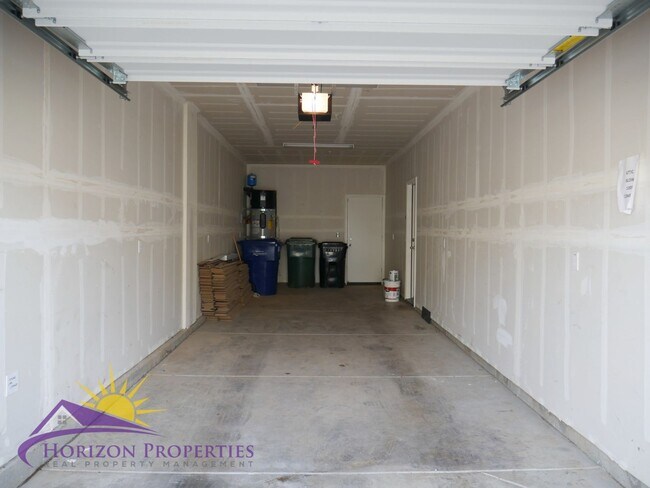 Building Photo - Modern Two-Story 4 Bed 2.5 Bath 1,807 sqft...