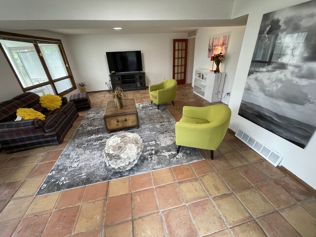 Building Photo - 104 S Tumbleweed Trail