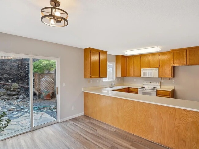 Building Photo - This is a lovely halfplex with 2 stories, 3 bedrooms, and 2.5 bathrooms in a quiet HOA neighborhood