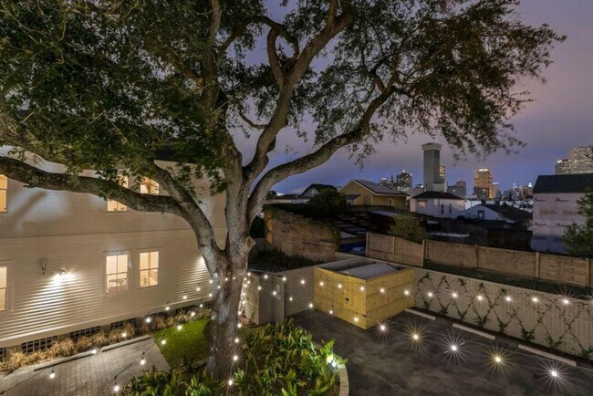 Building Photo - 1501 Robert C. Blakes Sr. Dr