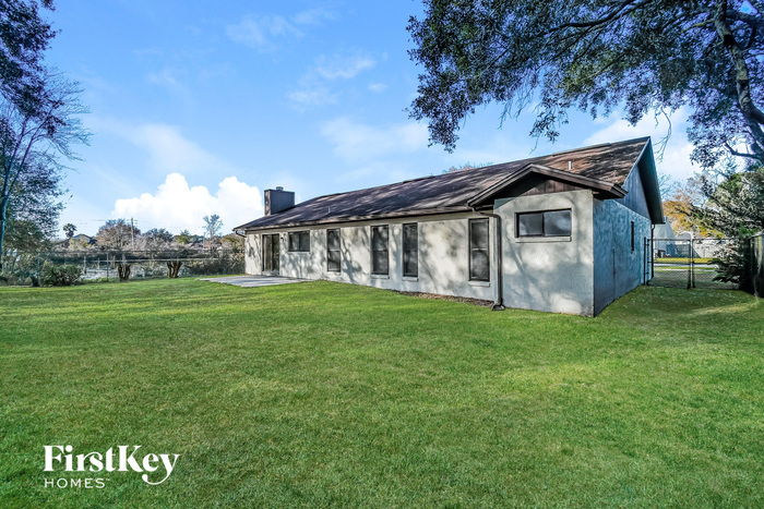 Building Photo - 9586 Villiers Dr N
