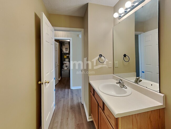 Building Photo - 1903 E Maple Park Dr