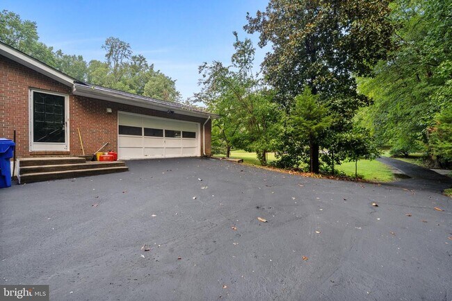 Building Photo - 7795 Penn Manor Ct