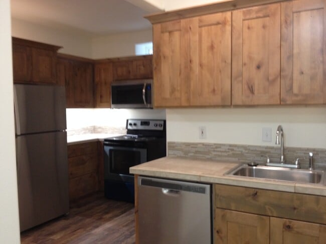 Building Photo - 2140 SW 35th Pl. (H)