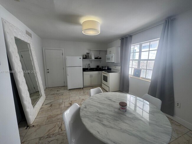 Building Photo - 1526 Pennsylvania Ave