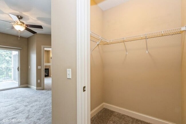 Building Photo - $1,950 | 3 Bedroom, 2 Bathroom Condo | No ...