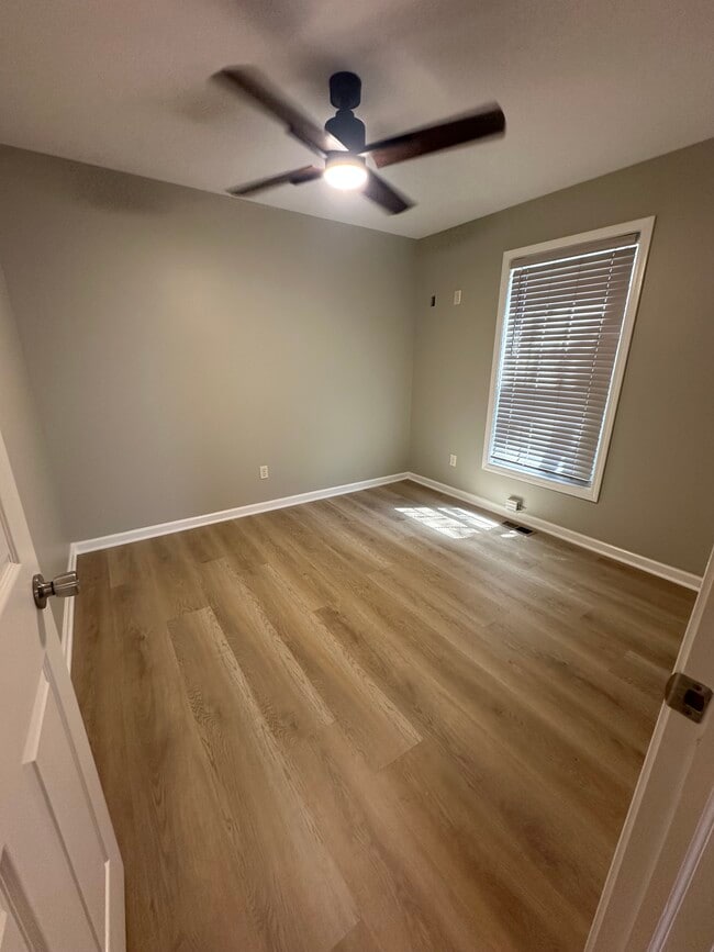 Building Photo - 325 W 15th St