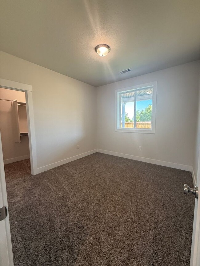 Building Photo - Beautiful New 3 Bed, 2 Bath Home in Northeast Medford