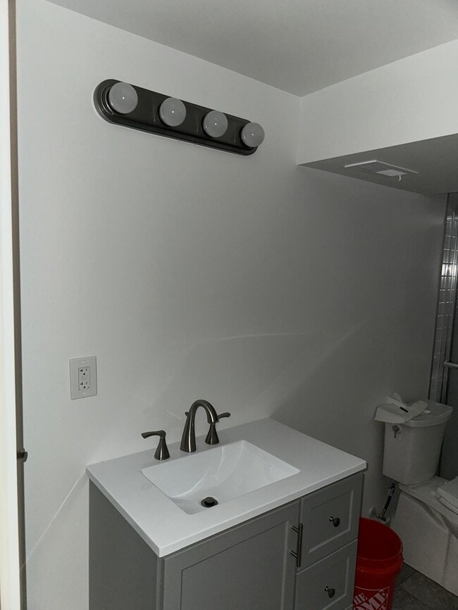 Building Photo - 1478 S Moline St