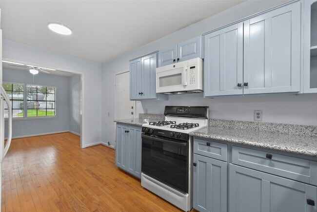 Building Photo - 950 Lamonte Ln