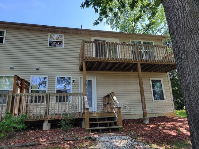 Building Photo - 332 Villa Dr