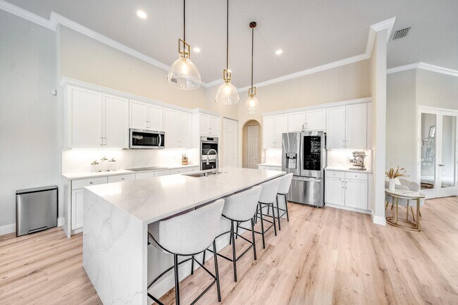 Building Photo - 6020 Walnut Hill Dr