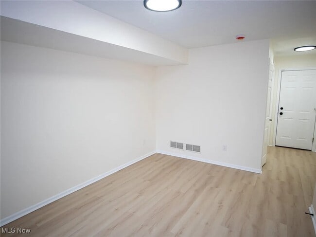 Building Photo - 2198 Noble Rd