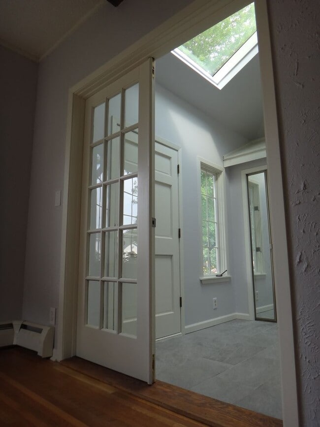 Building Photo - 3br/2ba Linden Hills Charmer - Great Location, Professional Management!