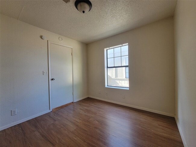 Building Photo - 1133 Houston Dr