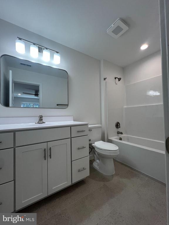 Building Photo - 352 W 11th St