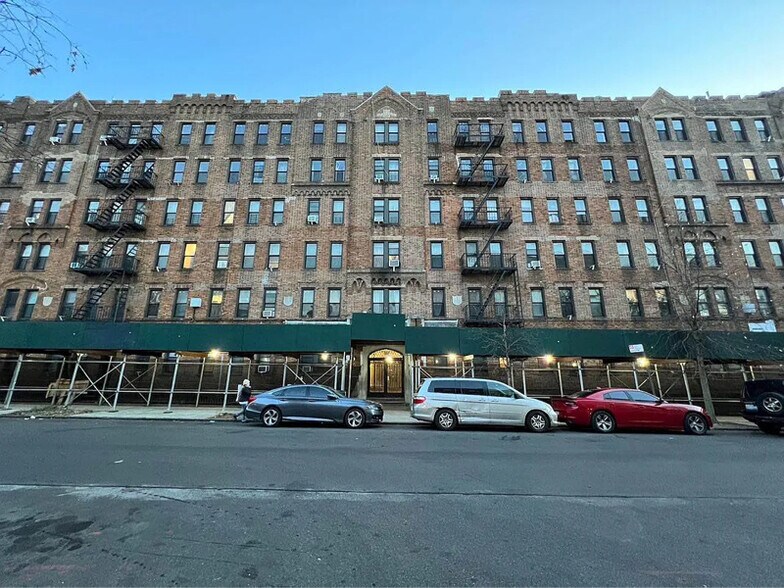 Building Photo - 240 Crown St