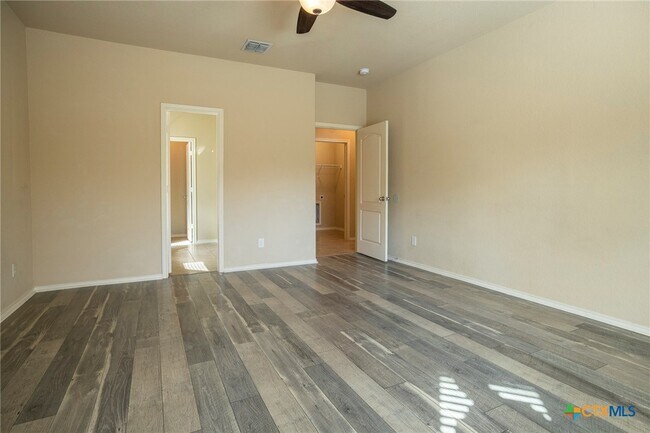 Building Photo - 433 Stonebrook Dr