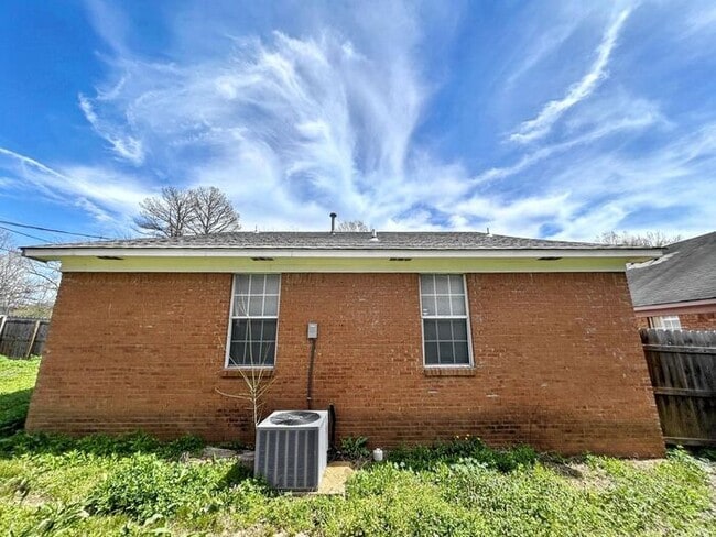 Building Photo - 2777 Caffey St