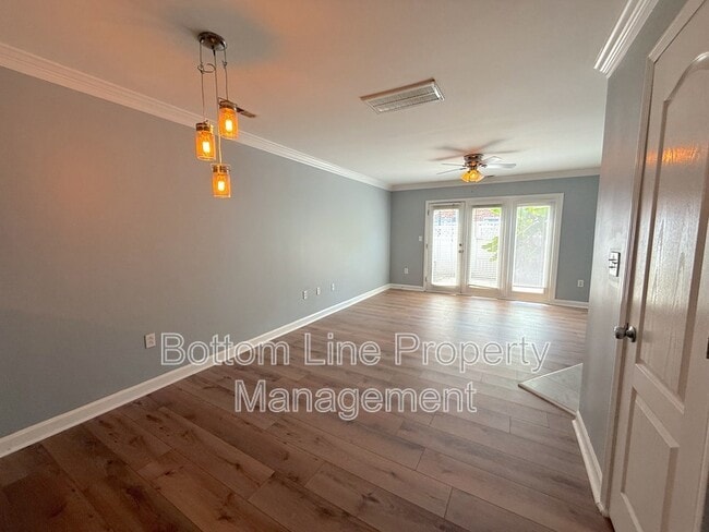 Building Photo - 1218 Green Oaks Ln