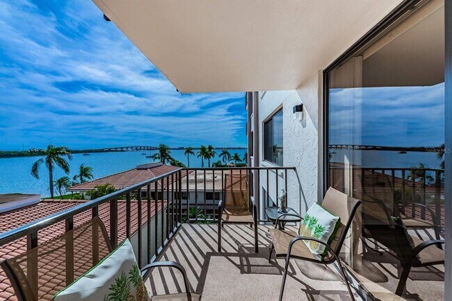 Building Photo - 6357 Bahia Del Mar Blvd S