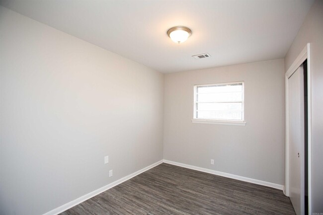 Building Photo - 2113 Muldrow Dr