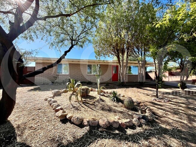 Building Photo - 7570 E Logan Dr