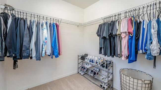 Building Photo - 3 Bedroom 3 Bath Kissimmee Emerald Lake Townhome with 2 Master Suites and Stainless Appliances!