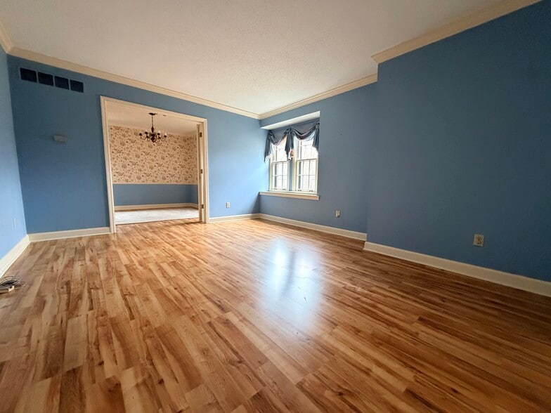 Building Photo - 8671 Pine Needle Dr