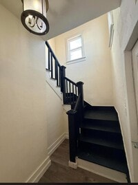 Building Photo - 818 W 4th St