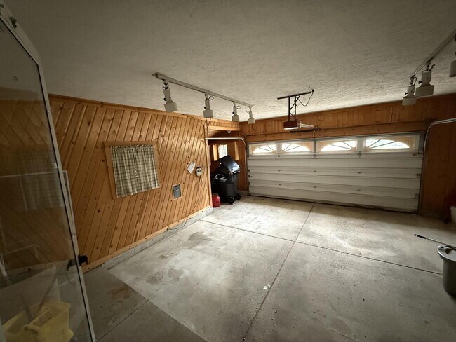 Building Photo - Charming 3-Bedroom Home with Finished Base...