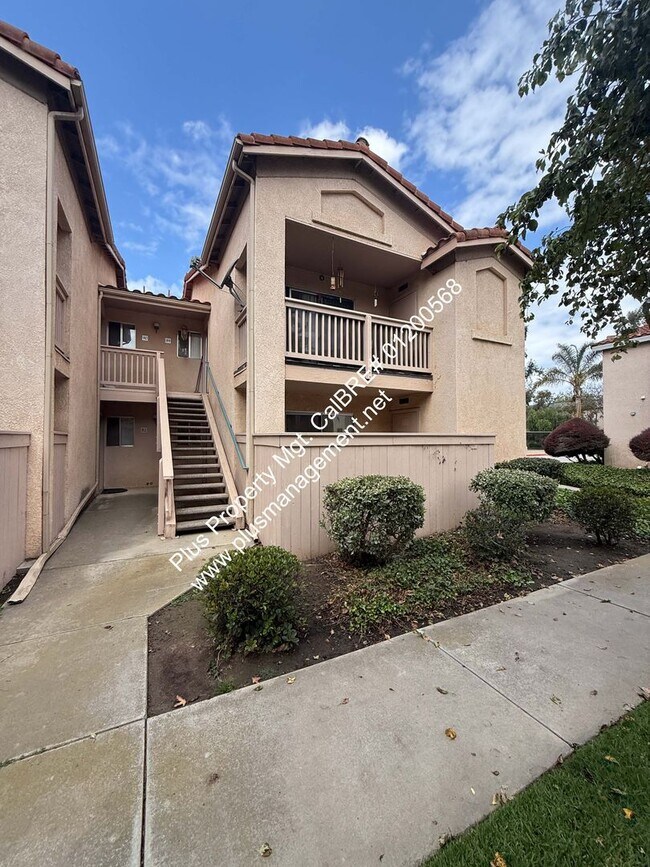Building Photo - Downstairs Condo Located in the Gated Community of Las Palmas