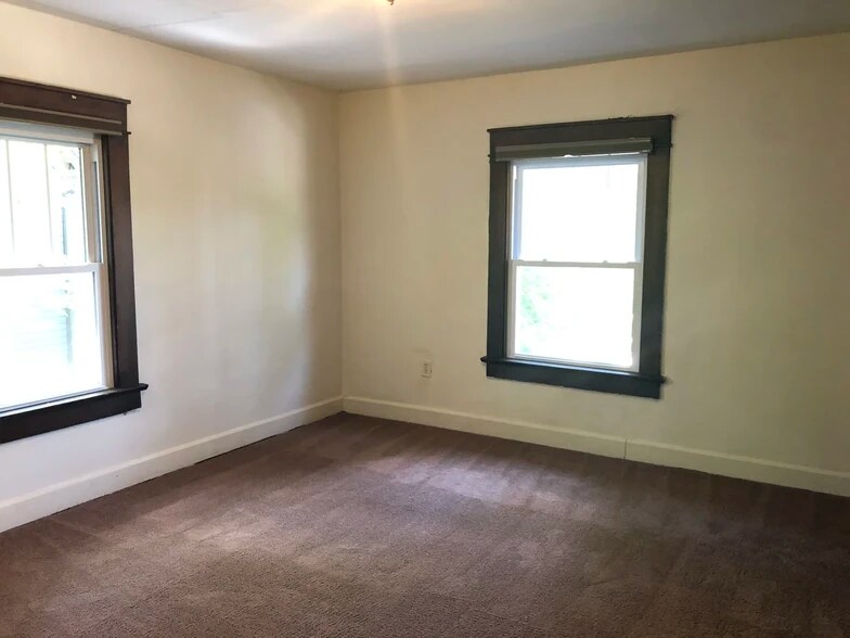 Building Photo - 518 E 2nd St