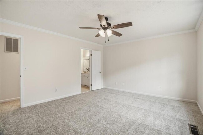 Building Photo - 2600 Holcomb Springs Dr