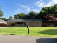 Building Photo - 607 Cain Dr