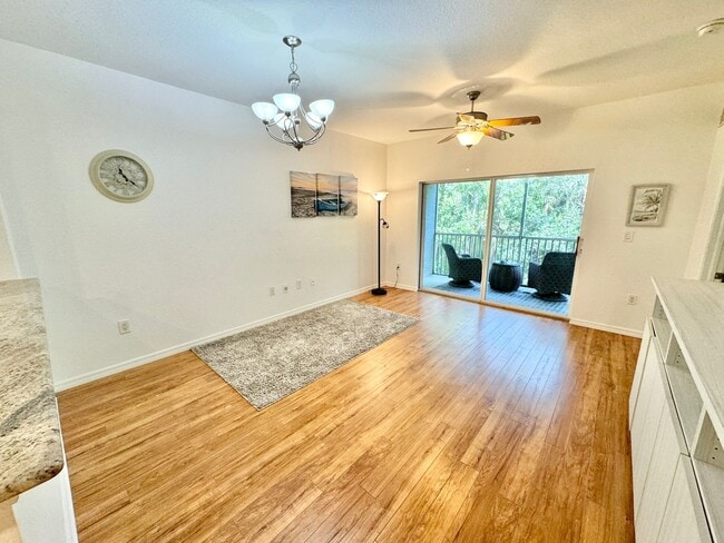 Building Photo - ** BOTANICAL PLACE ** 3 BED / 2 BATH - CON...