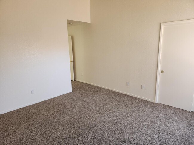 Building Photo - 5237 E Lyell Ave