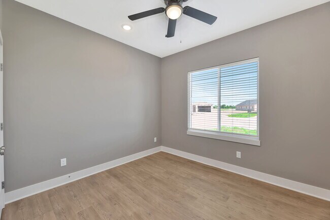 Building Photo - 969 W Long Path Ct