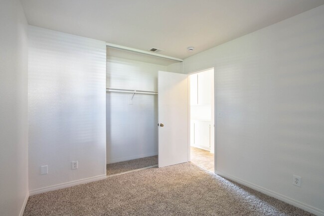 Building Photo - 3 bedroom 2 baths Murrieta