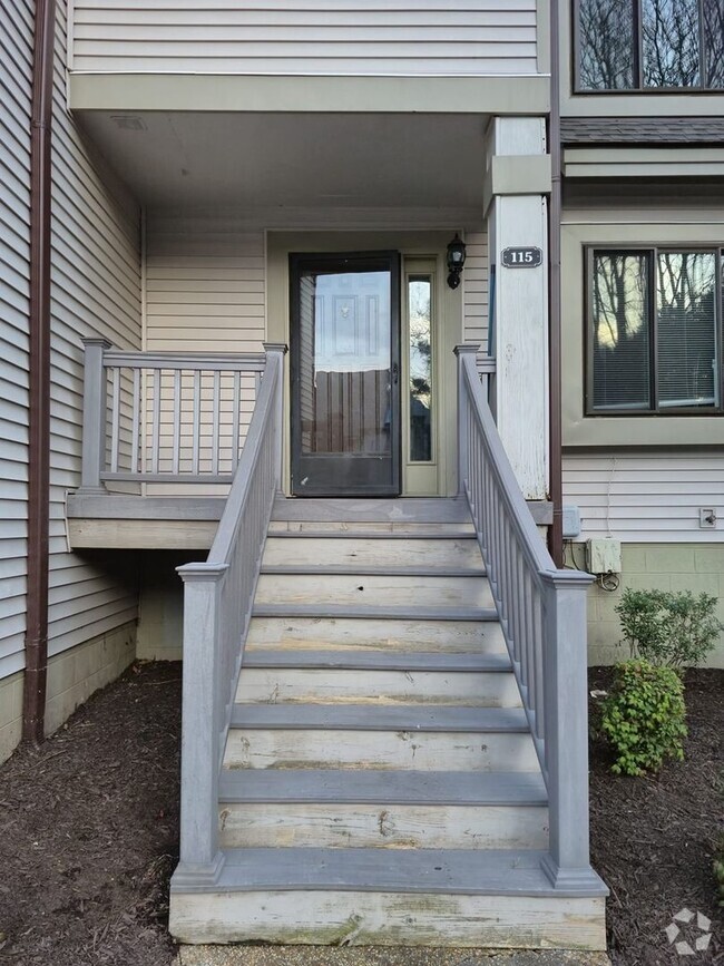 Building Photo - Spacious 3BR Condo in Newport News