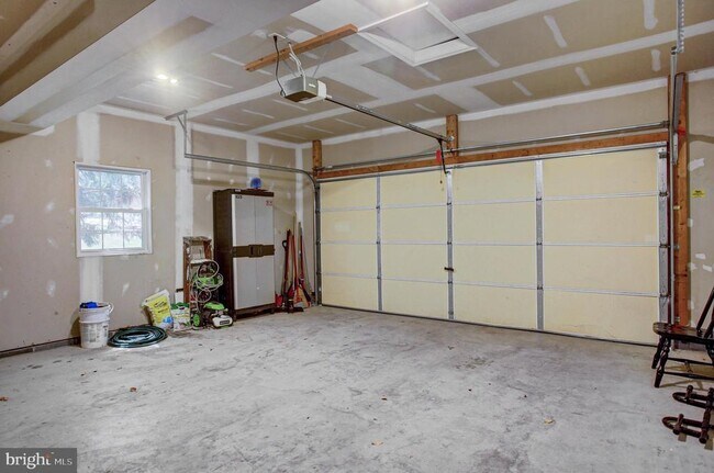 Building Photo - 201 Eleah's Crossing