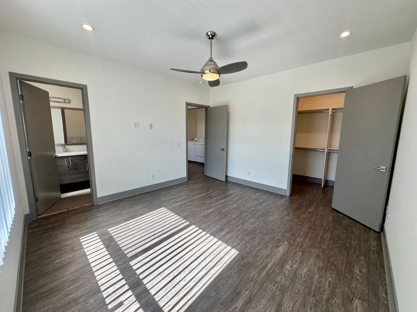 Building Photo - 6548-6550 W 86th Pl