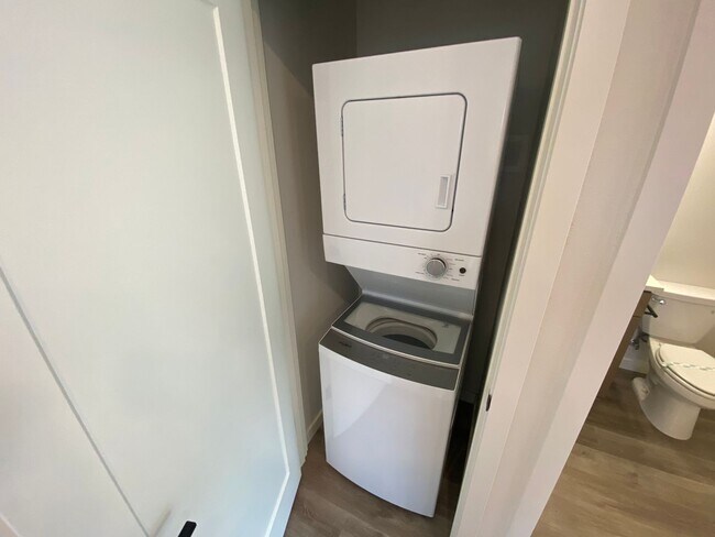 Building Photo - 2-Bedroom, 1-Bath Home in North Portland!