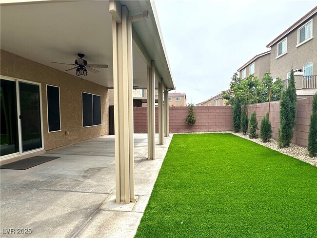Building Photo - 6451 Amberleaf Way